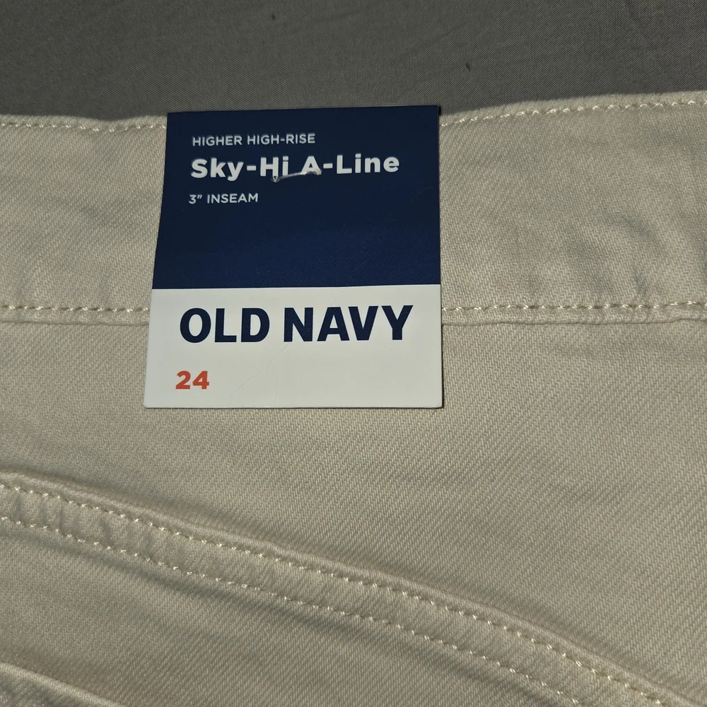 Old Navy Raw Hem High-Rise Jean Shorts in Light Tan - Picture 5 of 5